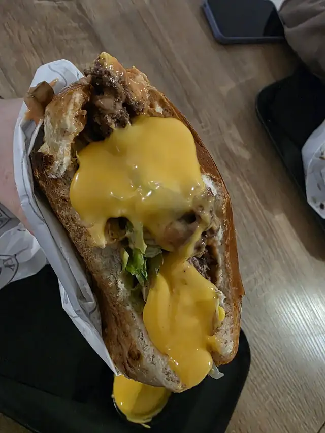 Pod sosem serowym